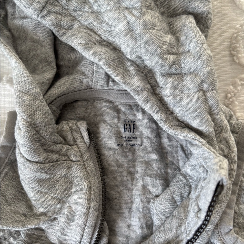 GAP Light Gray Quilted Baby Outfit - Picture 4 of 8